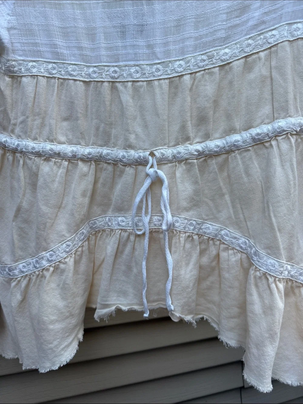 Free People 100%  Cotton Embroidered Boho Top or Tunic Lace Trim V-neck Size XS